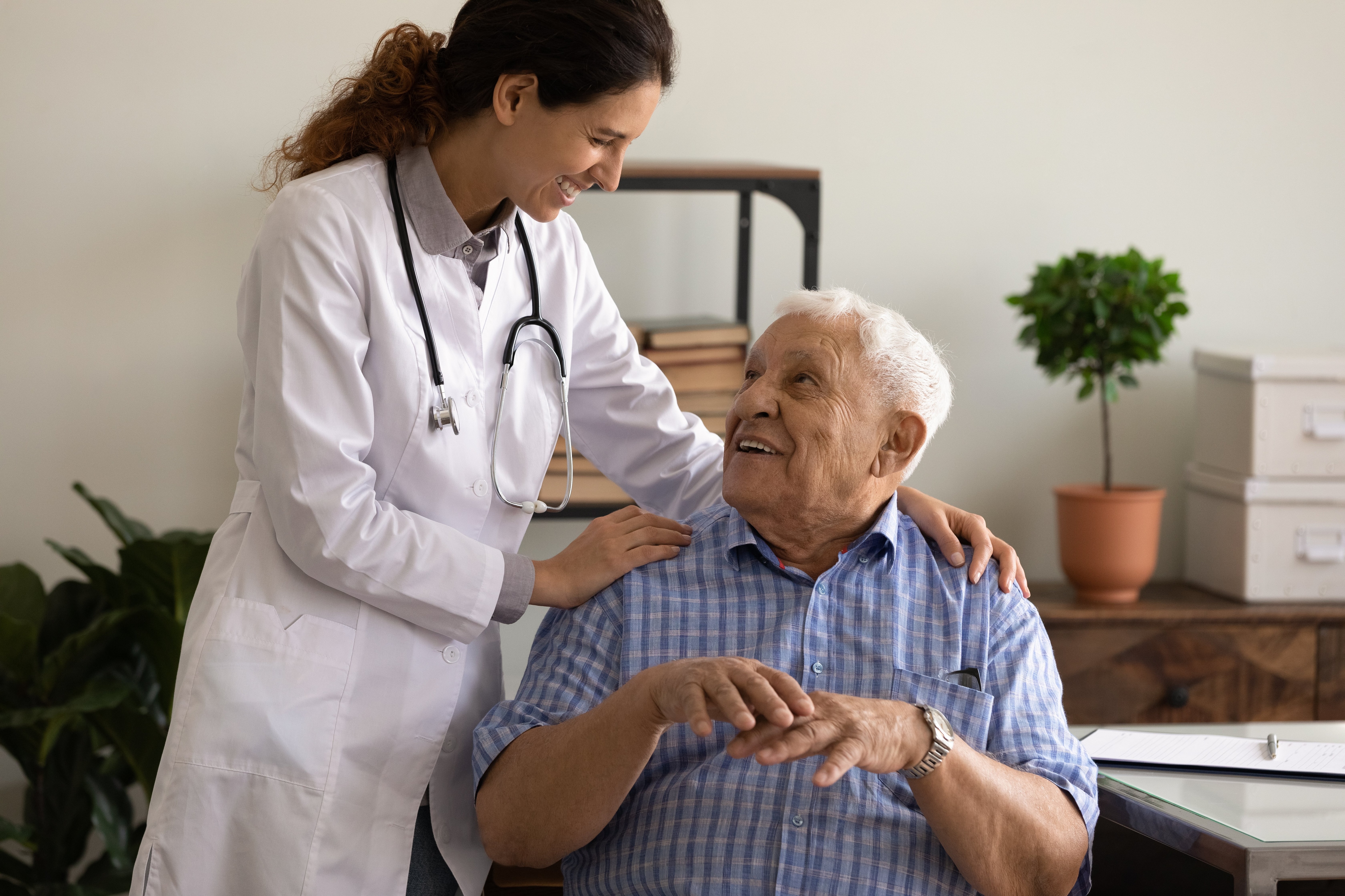 Veteran with doctor.