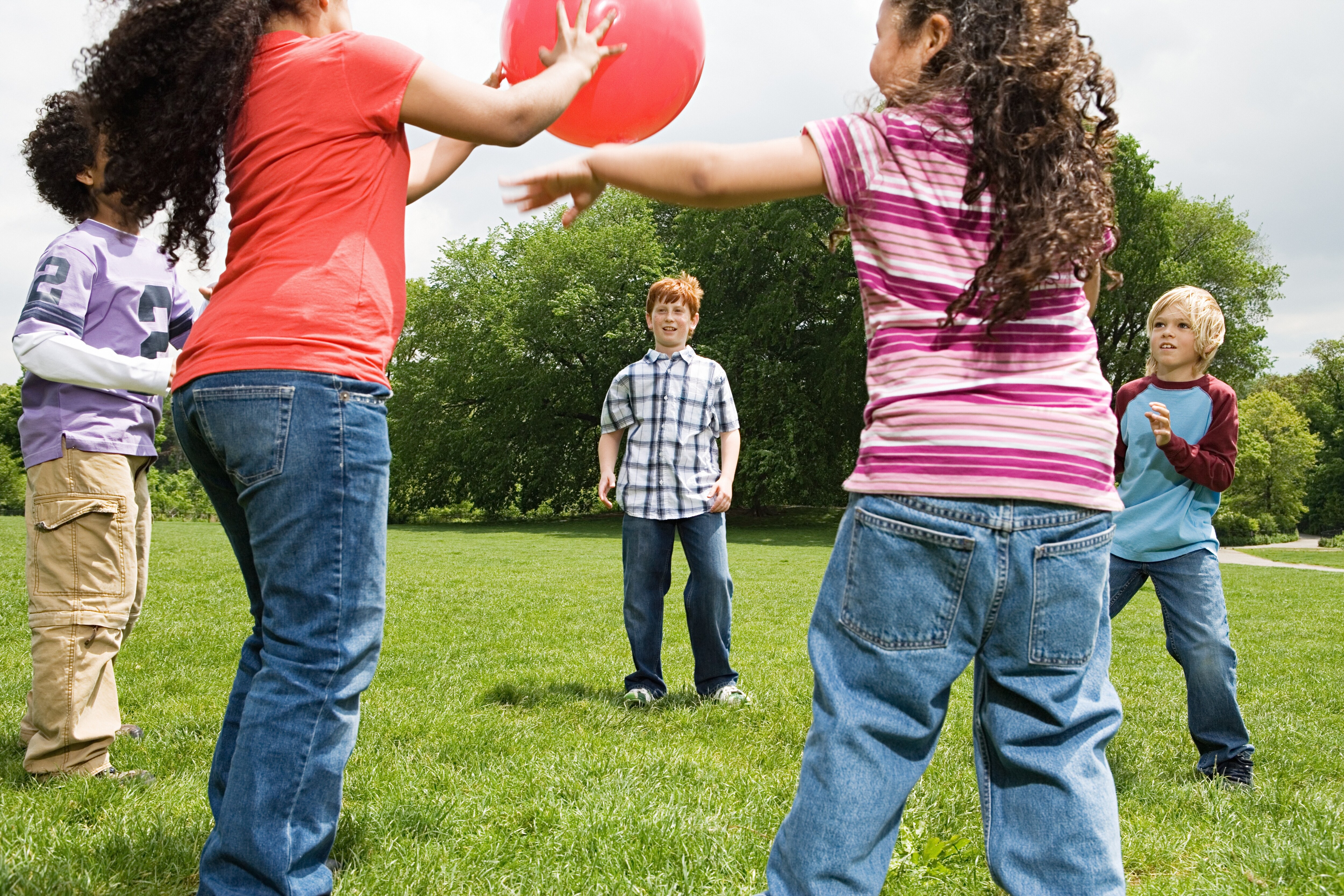 Kids playing catch