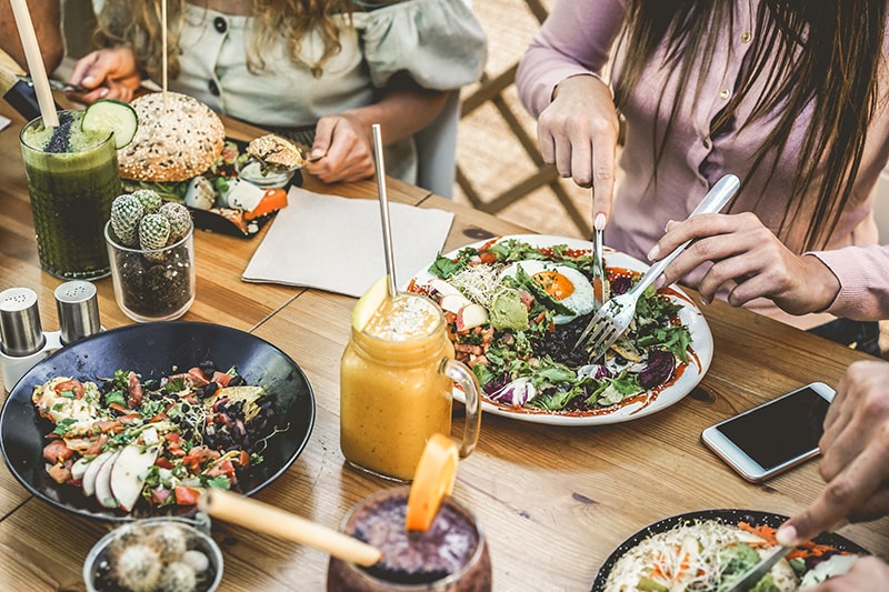 5 Tips for Eating Out | Nutrition Bites With Kate Watts